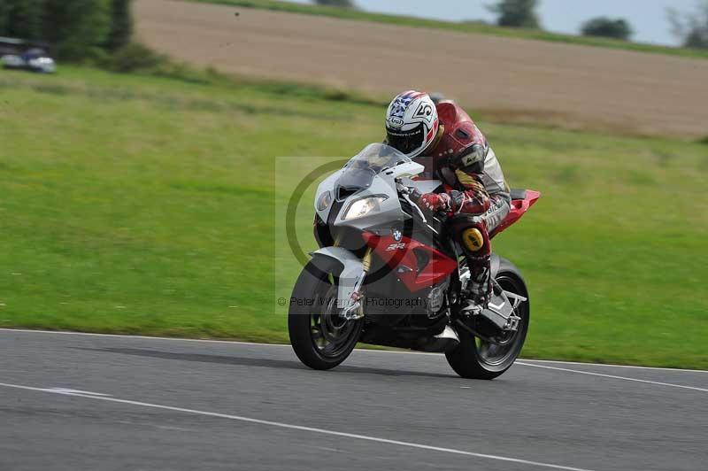 Motorcycle action photographs;cadwell;cadwell park photographs;event digital images;eventdigitalimages;motor racing louth lincolnshire;no limits trackdays;peter wileman photography;trackday;trackday digital images;trackday photos