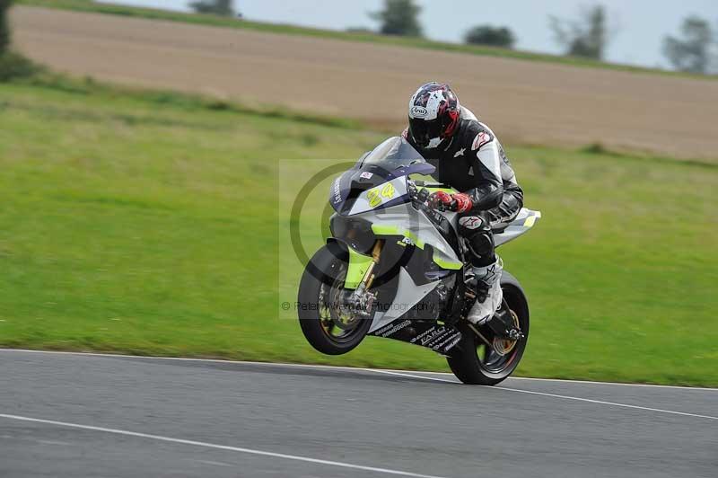Motorcycle action photographs;cadwell;cadwell park photographs;event digital images;eventdigitalimages;motor racing louth lincolnshire;no limits trackdays;peter wileman photography;trackday;trackday digital images;trackday photos
