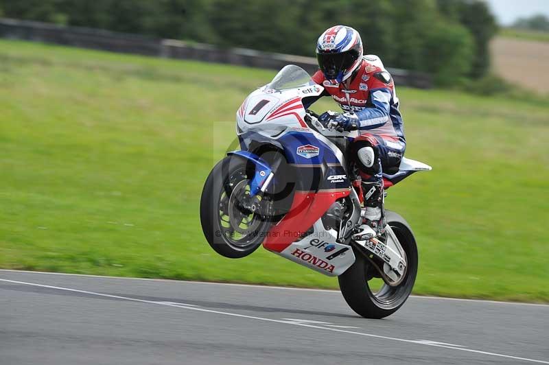 Motorcycle action photographs;cadwell;cadwell park photographs;event digital images;eventdigitalimages;motor racing louth lincolnshire;no limits trackdays;peter wileman photography;trackday;trackday digital images;trackday photos