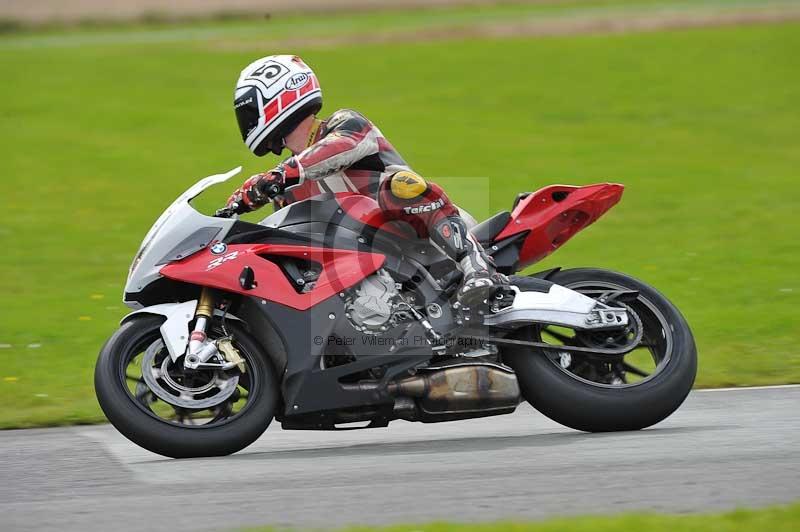 Motorcycle action photographs;cadwell;cadwell park photographs;event digital images;eventdigitalimages;motor racing louth lincolnshire;no limits trackdays;peter wileman photography;trackday;trackday digital images;trackday photos