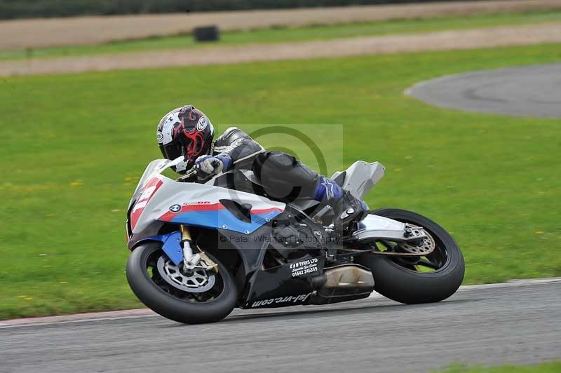 Motorcycle action photographs;cadwell;cadwell park photographs;event digital images;eventdigitalimages;motor racing louth lincolnshire;no limits trackdays;peter wileman photography;trackday;trackday digital images;trackday photos