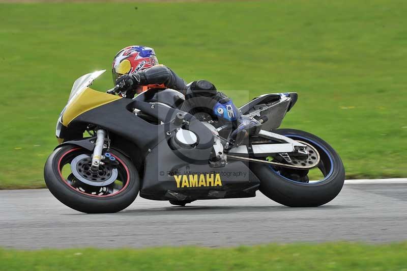 Motorcycle action photographs;cadwell;cadwell park photographs;event digital images;eventdigitalimages;motor racing louth lincolnshire;no limits trackdays;peter wileman photography;trackday;trackday digital images;trackday photos