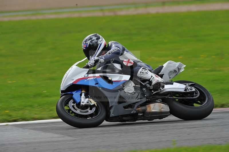 Motorcycle action photographs;cadwell;cadwell park photographs;event digital images;eventdigitalimages;motor racing louth lincolnshire;no limits trackdays;peter wileman photography;trackday;trackday digital images;trackday photos