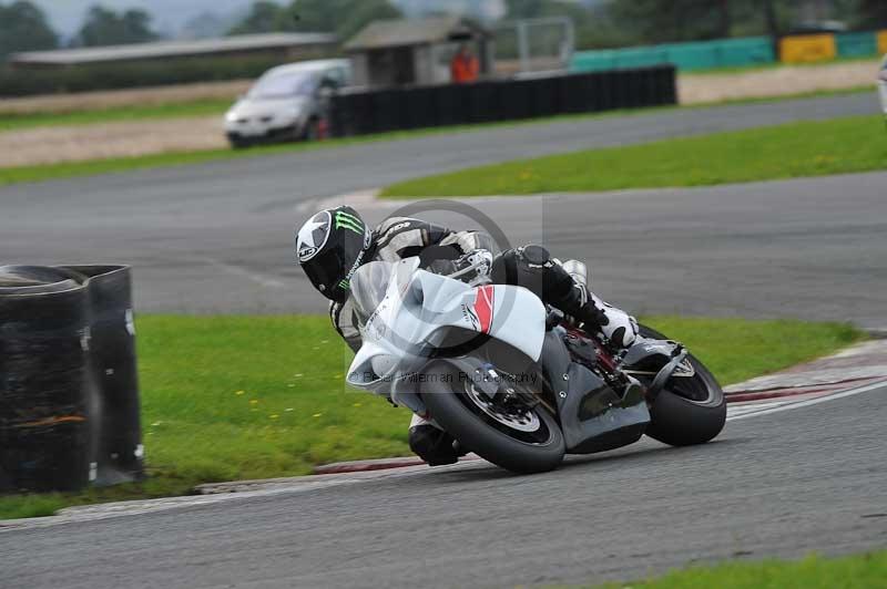 Motorcycle action photographs;cadwell;cadwell park photographs;event digital images;eventdigitalimages;motor racing louth lincolnshire;no limits trackdays;peter wileman photography;trackday;trackday digital images;trackday photos