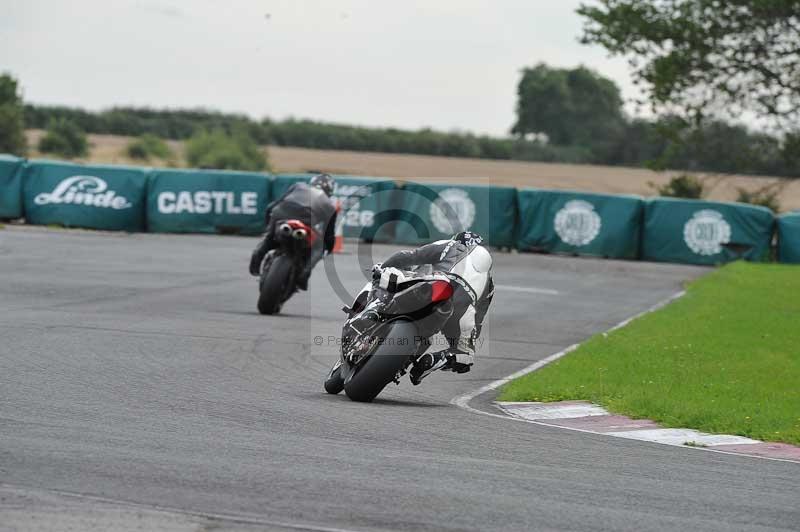 Motorcycle action photographs;cadwell;cadwell park photographs;event digital images;eventdigitalimages;motor racing louth lincolnshire;no limits trackdays;peter wileman photography;trackday;trackday digital images;trackday photos