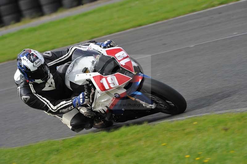 Motorcycle action photographs;cadwell;cadwell park photographs;event digital images;eventdigitalimages;motor racing louth lincolnshire;no limits trackdays;peter wileman photography;trackday;trackday digital images;trackday photos