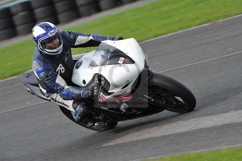 Motorcycle action photographs;cadwell;cadwell park photographs;event digital images;eventdigitalimages;motor racing louth lincolnshire;no limits trackdays;peter wileman photography;trackday;trackday digital images;trackday photos