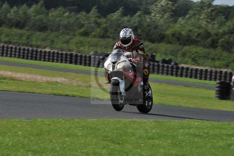 Motorcycle action photographs;cadwell;cadwell park photographs;event digital images;eventdigitalimages;motor racing louth lincolnshire;no limits trackdays;peter wileman photography;trackday;trackday digital images;trackday photos