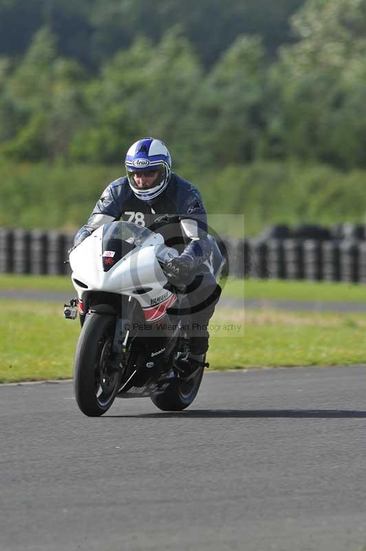 Motorcycle action photographs;cadwell;cadwell park photographs;event digital images;eventdigitalimages;motor racing louth lincolnshire;no limits trackdays;peter wileman photography;trackday;trackday digital images;trackday photos