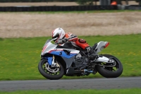 Motorcycle-action-photographs;cadwell;cadwell-park-photographs;event-digital-images;eventdigitalimages;motor-racing-louth-lincolnshire;no-limits-trackdays;peter-wileman-photography;trackday;trackday-digital-images;trackday-photos