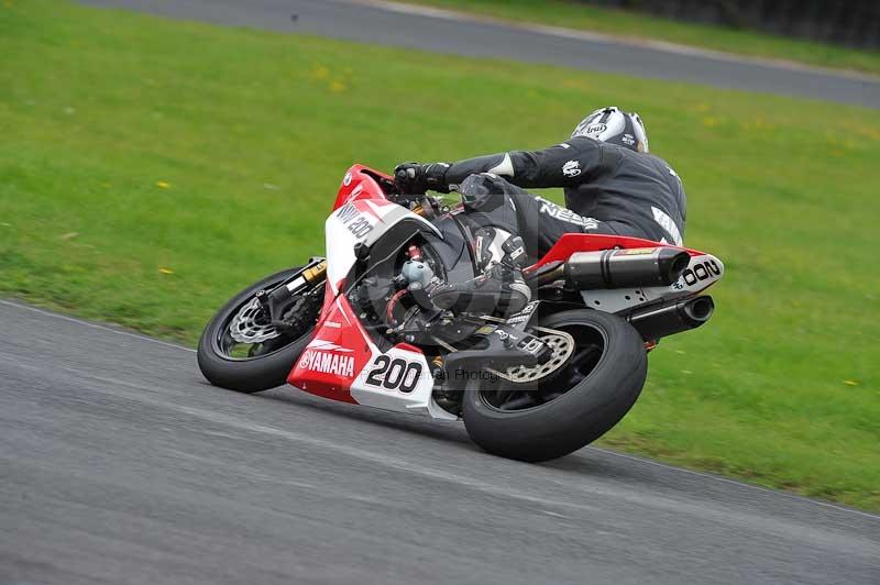 Motorcycle action photographs;cadwell;cadwell park photographs;event digital images;eventdigitalimages;motor racing louth lincolnshire;no limits trackdays;peter wileman photography;trackday;trackday digital images;trackday photos