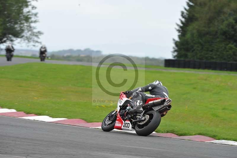 Motorcycle action photographs;cadwell;cadwell park photographs;event digital images;eventdigitalimages;motor racing louth lincolnshire;no limits trackdays;peter wileman photography;trackday;trackday digital images;trackday photos