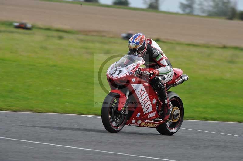 Motorcycle action photographs;cadwell;cadwell park photographs;event digital images;eventdigitalimages;motor racing louth lincolnshire;no limits trackdays;peter wileman photography;trackday;trackday digital images;trackday photos