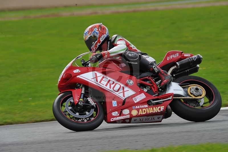 Motorcycle action photographs;cadwell;cadwell park photographs;event digital images;eventdigitalimages;motor racing louth lincolnshire;no limits trackdays;peter wileman photography;trackday;trackday digital images;trackday photos