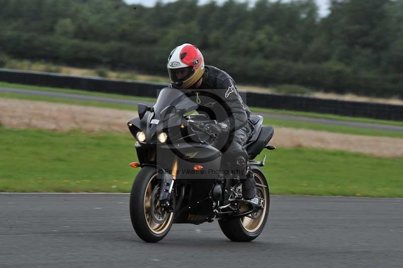 Motorcycle action photographs;cadwell;cadwell park photographs;event digital images;eventdigitalimages;motor racing louth lincolnshire;no limits trackdays;peter wileman photography;trackday;trackday digital images;trackday photos