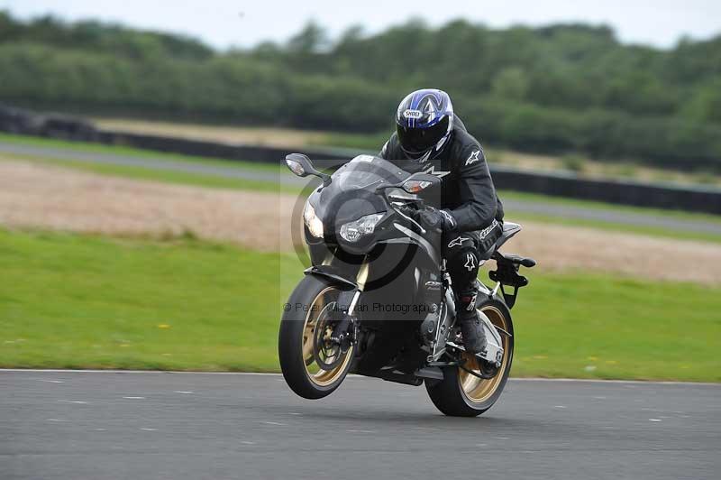 Motorcycle action photographs;cadwell;cadwell park photographs;event digital images;eventdigitalimages;motor racing louth lincolnshire;no limits trackdays;peter wileman photography;trackday;trackday digital images;trackday photos