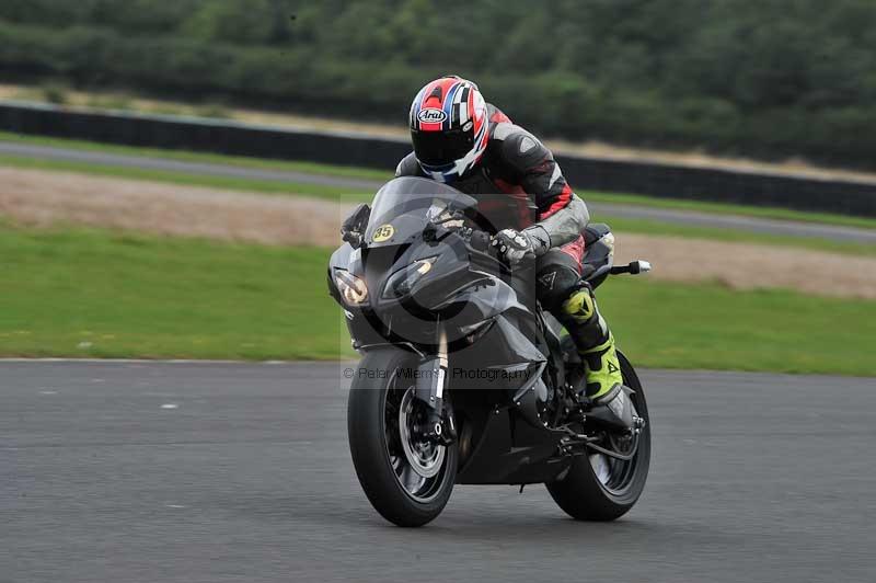 Motorcycle action photographs;cadwell;cadwell park photographs;event digital images;eventdigitalimages;motor racing louth lincolnshire;no limits trackdays;peter wileman photography;trackday;trackday digital images;trackday photos