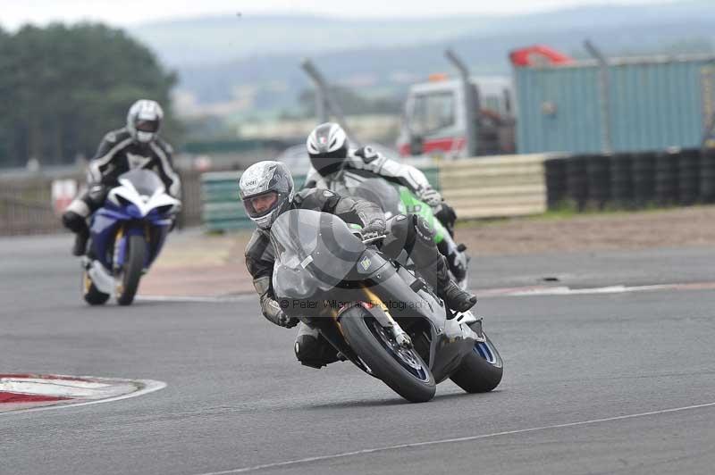 Motorcycle action photographs;cadwell;cadwell park photographs;event digital images;eventdigitalimages;motor racing louth lincolnshire;no limits trackdays;peter wileman photography;trackday;trackday digital images;trackday photos