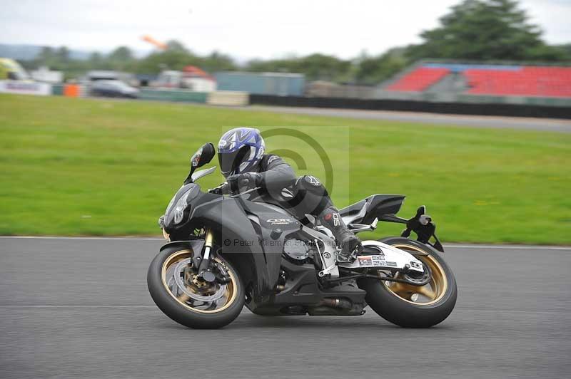 Motorcycle action photographs;cadwell;cadwell park photographs;event digital images;eventdigitalimages;motor racing louth lincolnshire;no limits trackdays;peter wileman photography;trackday;trackday digital images;trackday photos