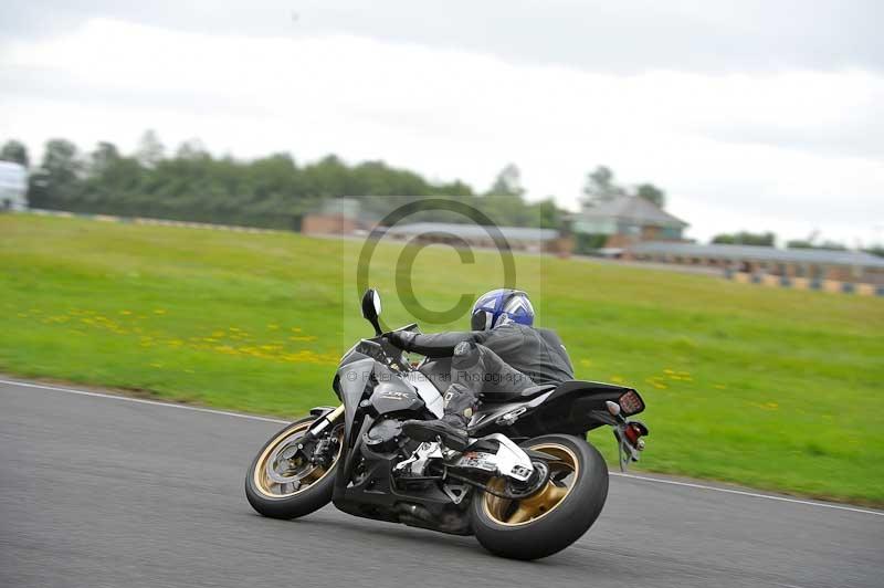 Motorcycle action photographs;cadwell;cadwell park photographs;event digital images;eventdigitalimages;motor racing louth lincolnshire;no limits trackdays;peter wileman photography;trackday;trackday digital images;trackday photos