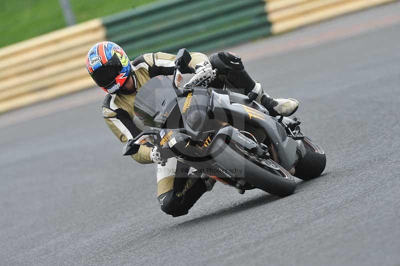 Motorcycle action photographs;cadwell;cadwell park photographs;event digital images;eventdigitalimages;motor racing louth lincolnshire;no limits trackdays;peter wileman photography;trackday;trackday digital images;trackday photos