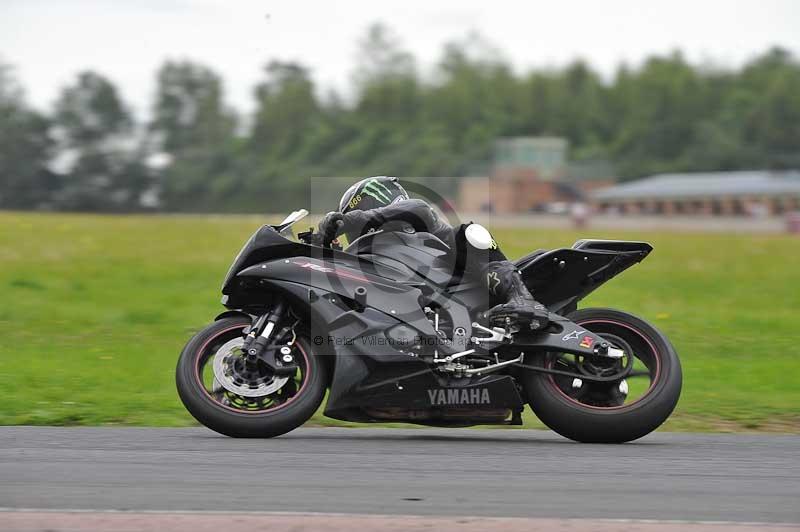 Motorcycle action photographs;cadwell;cadwell park photographs;event digital images;eventdigitalimages;motor racing louth lincolnshire;no limits trackdays;peter wileman photography;trackday;trackday digital images;trackday photos