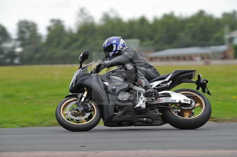 Motorcycle action photographs;cadwell;cadwell park photographs;event digital images;eventdigitalimages;motor racing louth lincolnshire;no limits trackdays;peter wileman photography;trackday;trackday digital images;trackday photos