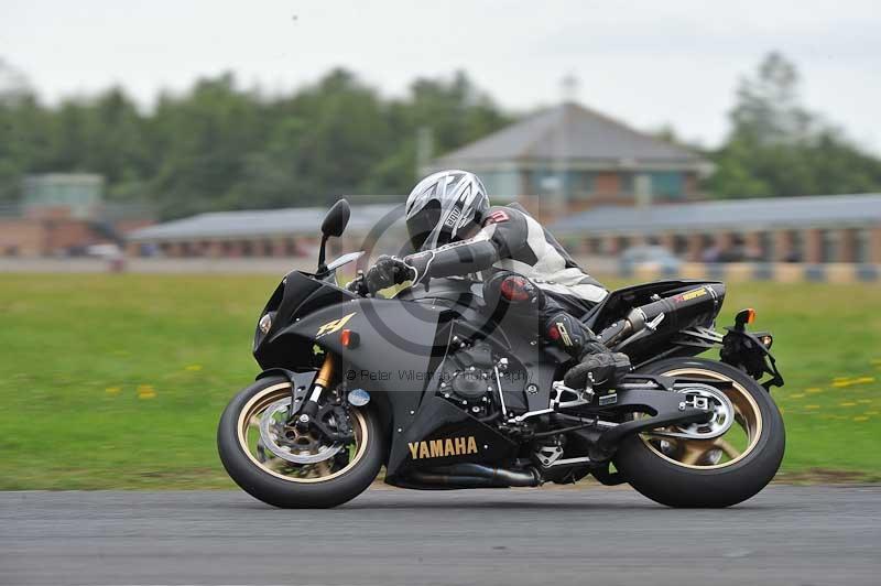 Motorcycle action photographs;cadwell;cadwell park photographs;event digital images;eventdigitalimages;motor racing louth lincolnshire;no limits trackdays;peter wileman photography;trackday;trackday digital images;trackday photos