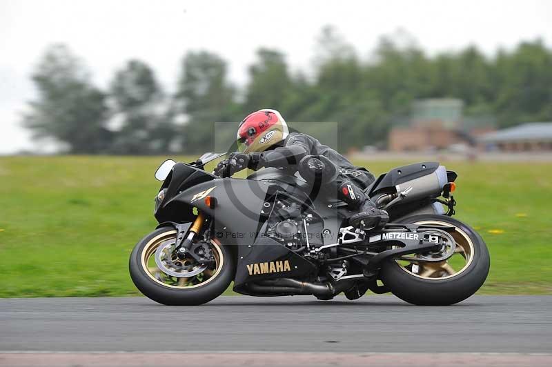 Motorcycle action photographs;cadwell;cadwell park photographs;event digital images;eventdigitalimages;motor racing louth lincolnshire;no limits trackdays;peter wileman photography;trackday;trackday digital images;trackday photos