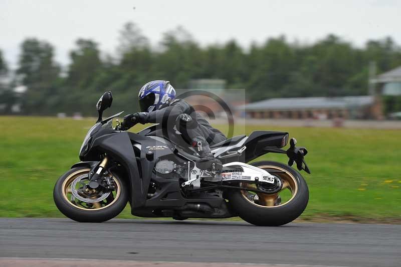 Motorcycle action photographs;cadwell;cadwell park photographs;event digital images;eventdigitalimages;motor racing louth lincolnshire;no limits trackdays;peter wileman photography;trackday;trackday digital images;trackday photos