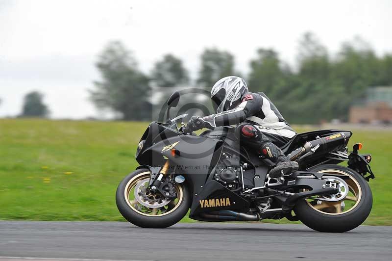 Motorcycle action photographs;cadwell;cadwell park photographs;event digital images;eventdigitalimages;motor racing louth lincolnshire;no limits trackdays;peter wileman photography;trackday;trackday digital images;trackday photos