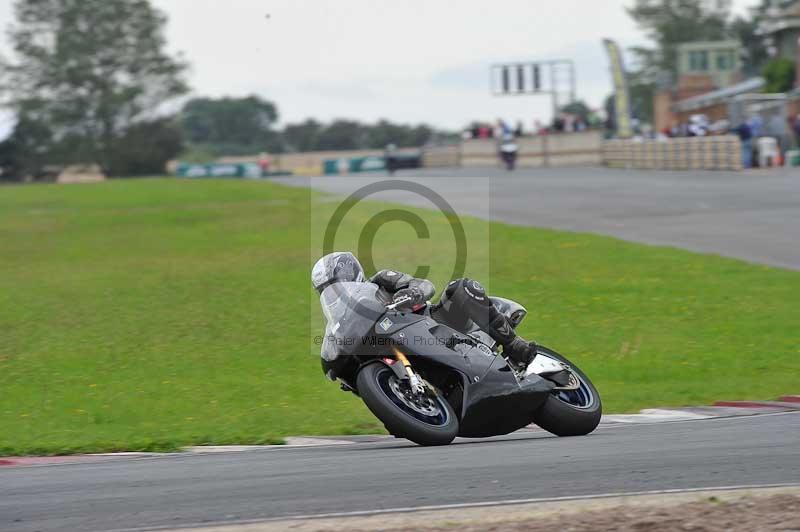 Motorcycle action photographs;cadwell;cadwell park photographs;event digital images;eventdigitalimages;motor racing louth lincolnshire;no limits trackdays;peter wileman photography;trackday;trackday digital images;trackday photos
