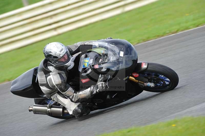 Motorcycle action photographs;cadwell;cadwell park photographs;event digital images;eventdigitalimages;motor racing louth lincolnshire;no limits trackdays;peter wileman photography;trackday;trackday digital images;trackday photos