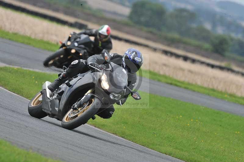 Motorcycle action photographs;cadwell;cadwell park photographs;event digital images;eventdigitalimages;motor racing louth lincolnshire;no limits trackdays;peter wileman photography;trackday;trackday digital images;trackday photos