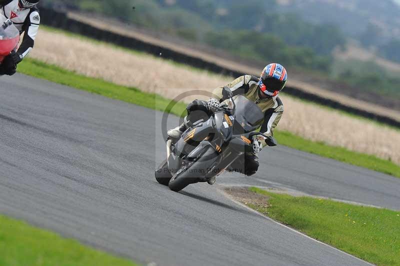 Motorcycle action photographs;cadwell;cadwell park photographs;event digital images;eventdigitalimages;motor racing louth lincolnshire;no limits trackdays;peter wileman photography;trackday;trackday digital images;trackday photos