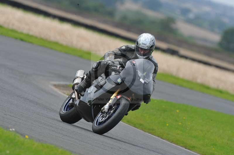 Motorcycle action photographs;cadwell;cadwell park photographs;event digital images;eventdigitalimages;motor racing louth lincolnshire;no limits trackdays;peter wileman photography;trackday;trackday digital images;trackday photos