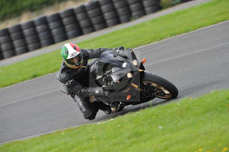 Motorcycle action photographs;cadwell;cadwell park photographs;event digital images;eventdigitalimages;motor racing louth lincolnshire;no limits trackdays;peter wileman photography;trackday;trackday digital images;trackday photos