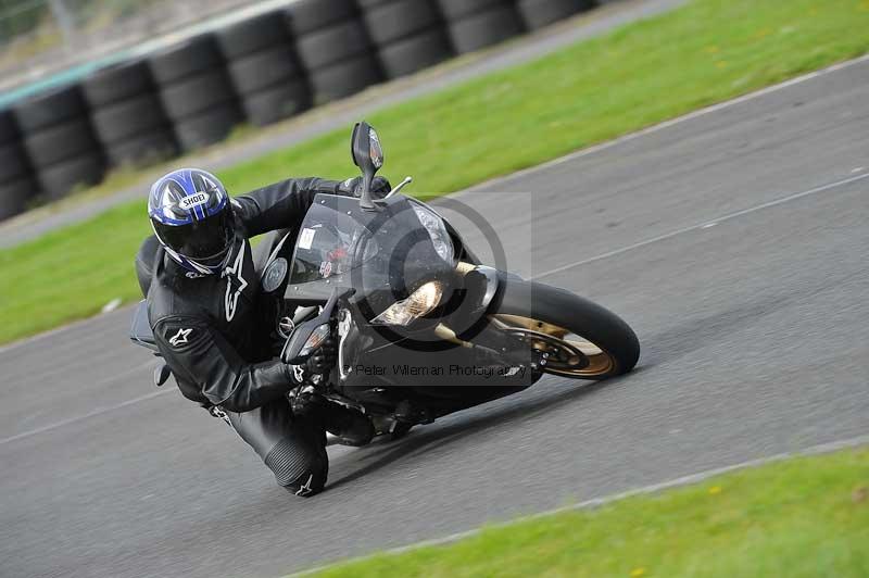 Motorcycle action photographs;cadwell;cadwell park photographs;event digital images;eventdigitalimages;motor racing louth lincolnshire;no limits trackdays;peter wileman photography;trackday;trackday digital images;trackday photos