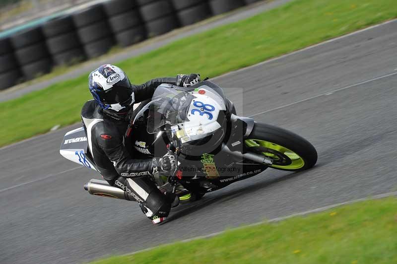 Motorcycle action photographs;cadwell;cadwell park photographs;event digital images;eventdigitalimages;motor racing louth lincolnshire;no limits trackdays;peter wileman photography;trackday;trackday digital images;trackday photos