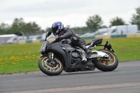 Motorcycle-action-photographs;cadwell;cadwell-park-photographs;event-digital-images;eventdigitalimages;motor-racing-louth-lincolnshire;no-limits-trackdays;peter-wileman-photography;trackday;trackday-digital-images;trackday-photos