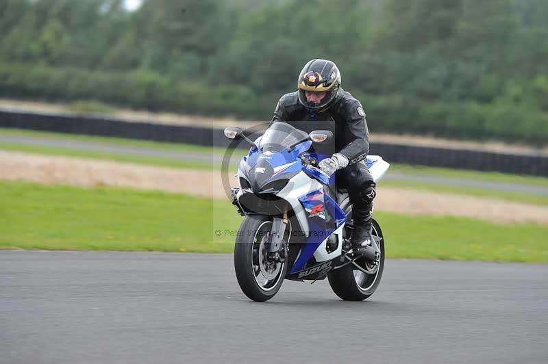Motorcycle action photographs;cadwell;cadwell park photographs;event digital images;eventdigitalimages;motor racing louth lincolnshire;no limits trackdays;peter wileman photography;trackday;trackday digital images;trackday photos