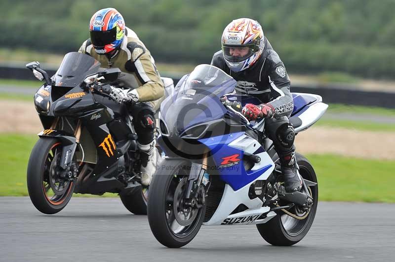 Motorcycle action photographs;cadwell;cadwell park photographs;event digital images;eventdigitalimages;motor racing louth lincolnshire;no limits trackdays;peter wileman photography;trackday;trackday digital images;trackday photos