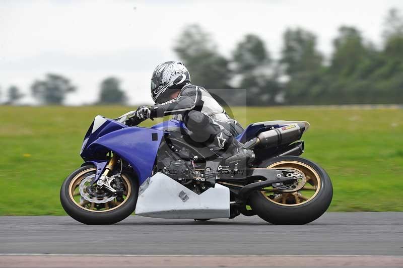 Motorcycle action photographs;cadwell;cadwell park photographs;event digital images;eventdigitalimages;motor racing louth lincolnshire;no limits trackdays;peter wileman photography;trackday;trackday digital images;trackday photos