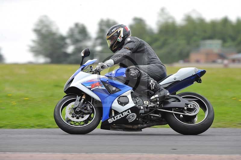 Motorcycle action photographs;cadwell;cadwell park photographs;event digital images;eventdigitalimages;motor racing louth lincolnshire;no limits trackdays;peter wileman photography;trackday;trackday digital images;trackday photos