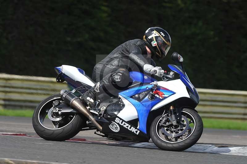 Motorcycle action photographs;cadwell;cadwell park photographs;event digital images;eventdigitalimages;motor racing louth lincolnshire;no limits trackdays;peter wileman photography;trackday;trackday digital images;trackday photos