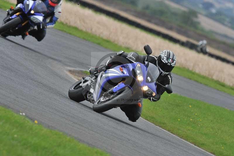 Motorcycle action photographs;cadwell;cadwell park photographs;event digital images;eventdigitalimages;motor racing louth lincolnshire;no limits trackdays;peter wileman photography;trackday;trackday digital images;trackday photos