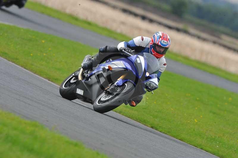 Motorcycle action photographs;cadwell;cadwell park photographs;event digital images;eventdigitalimages;motor racing louth lincolnshire;no limits trackdays;peter wileman photography;trackday;trackday digital images;trackday photos