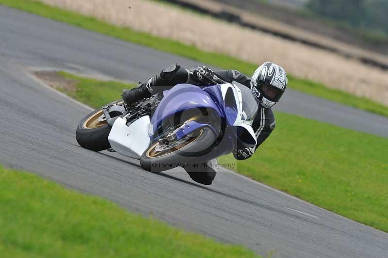 Motorcycle action photographs;cadwell;cadwell park photographs;event digital images;eventdigitalimages;motor racing louth lincolnshire;no limits trackdays;peter wileman photography;trackday;trackday digital images;trackday photos