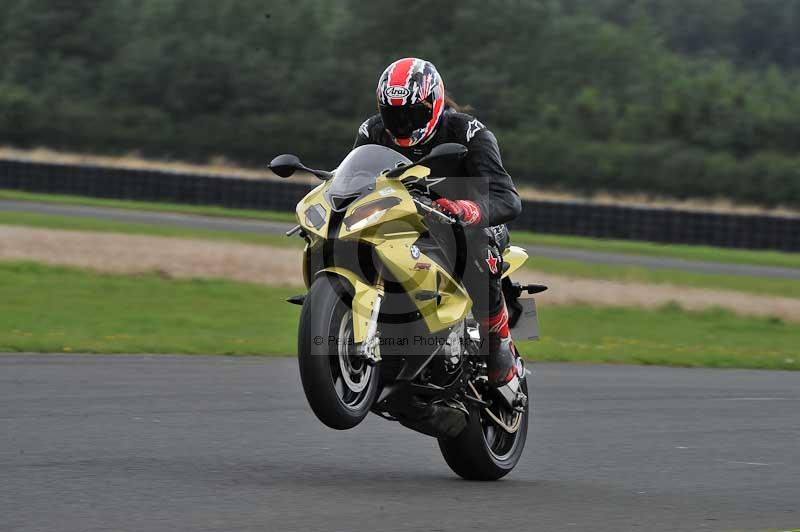 Motorcycle action photographs;cadwell;cadwell park photographs;event digital images;eventdigitalimages;motor racing louth lincolnshire;no limits trackdays;peter wileman photography;trackday;trackday digital images;trackday photos