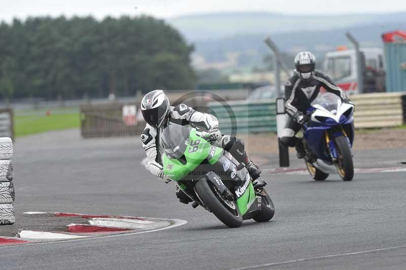 Motorcycle action photographs;cadwell;cadwell park photographs;event digital images;eventdigitalimages;motor racing louth lincolnshire;no limits trackdays;peter wileman photography;trackday;trackday digital images;trackday photos